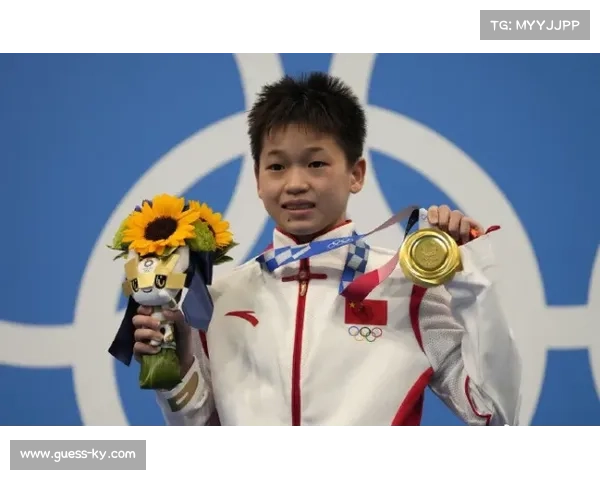 四川小将卢为女单摘银,赛后与陈芋汐互相致意