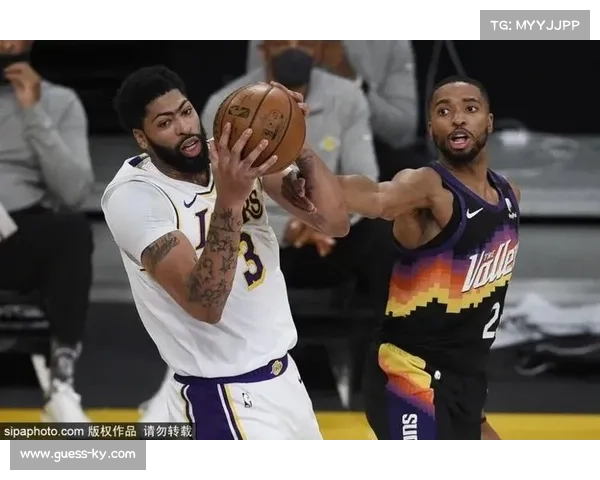 洛杉矶火花五人得分上双力克康涅狄格太阳,汉比贡献21分