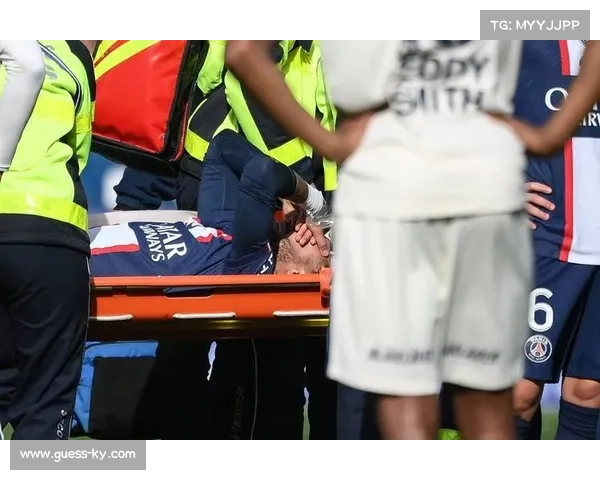 里尔中场安德烈与弗东克伤停，中场组织受挫